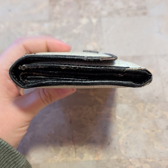 Rehab Gucci Wallet - Picture 9 of 16